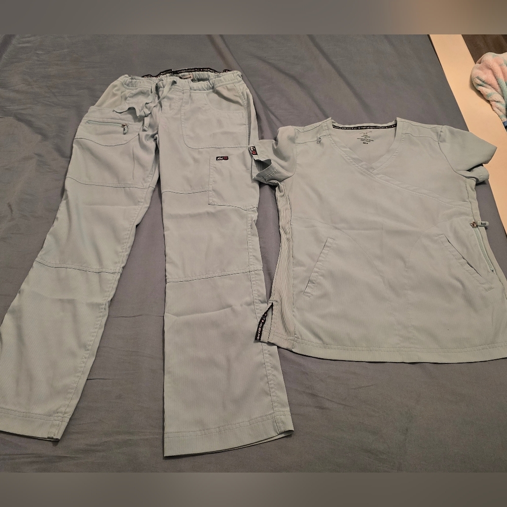 Koi Lite Scrub Set
